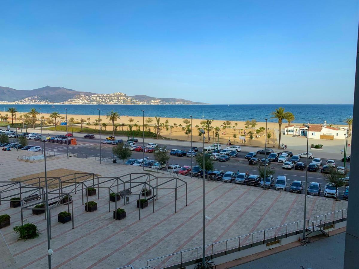 Apartamento En Primera Linea De Mar Lägenhet Empuriabrava Exteriör bild